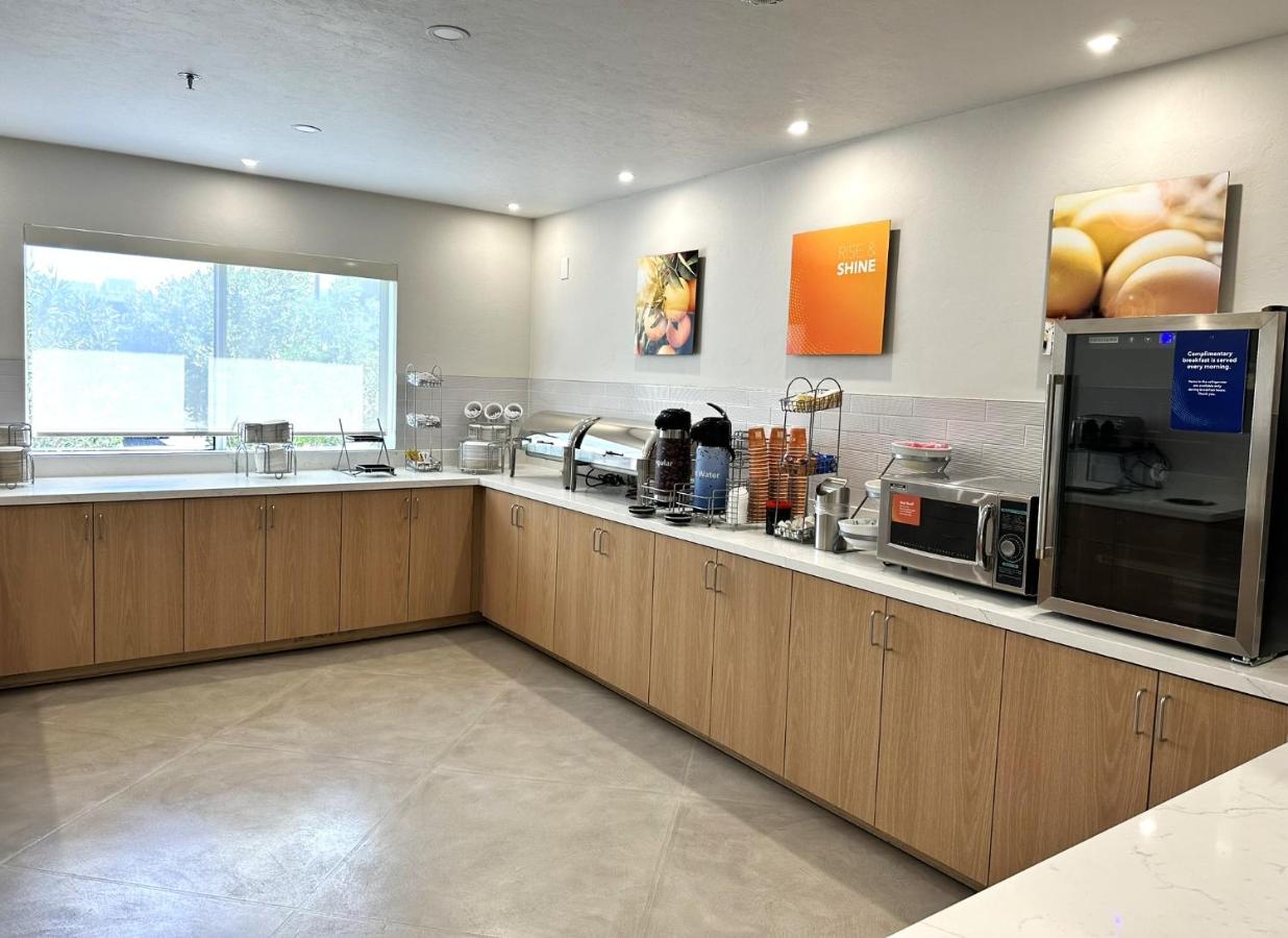  | Comfort Suites At Tucson Mall