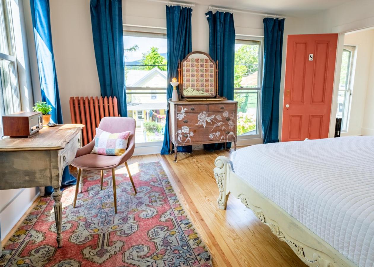 | Twin Gables of Woodstock