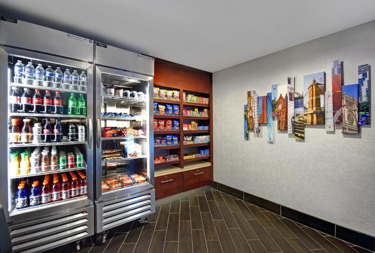 | Holiday Inn Express & Suites Cincinnati Riverfront, an IHG Hotel