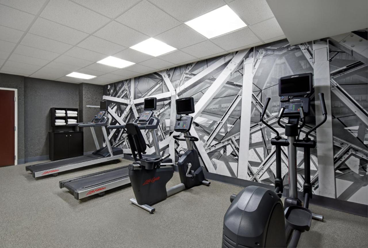 | Holiday Inn Express & Suites Cincinnati Riverfront, an IHG Hotel