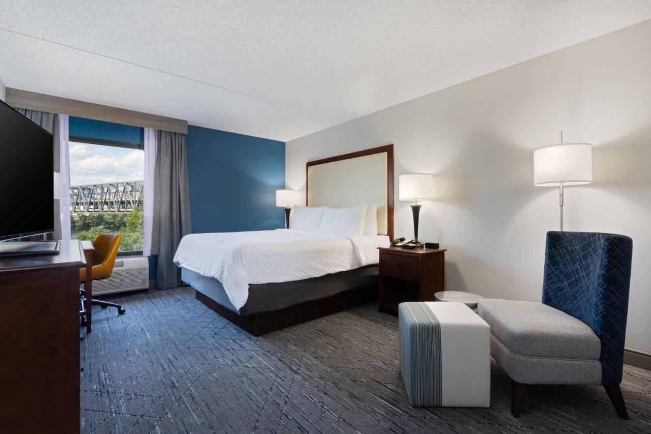 | Holiday Inn Express & Suites Cincinnati Riverfront, an IHG Hotel