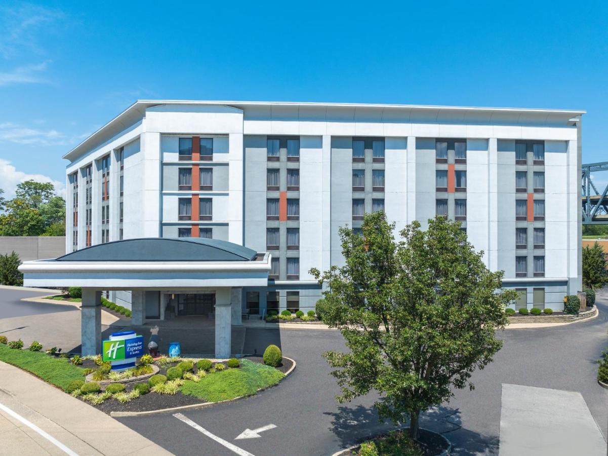 | Holiday Inn Express & Suites Cincinnati Riverfront, an IHG Hotel