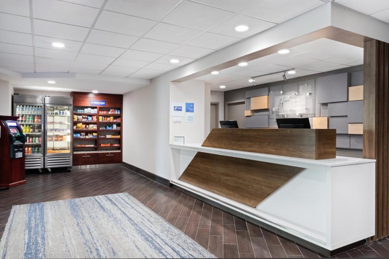 | Holiday Inn Express & Suites Cincinnati Riverfront, an IHG Hotel
