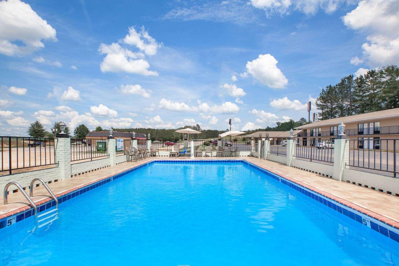 | Days Inn by Wyndham Newton