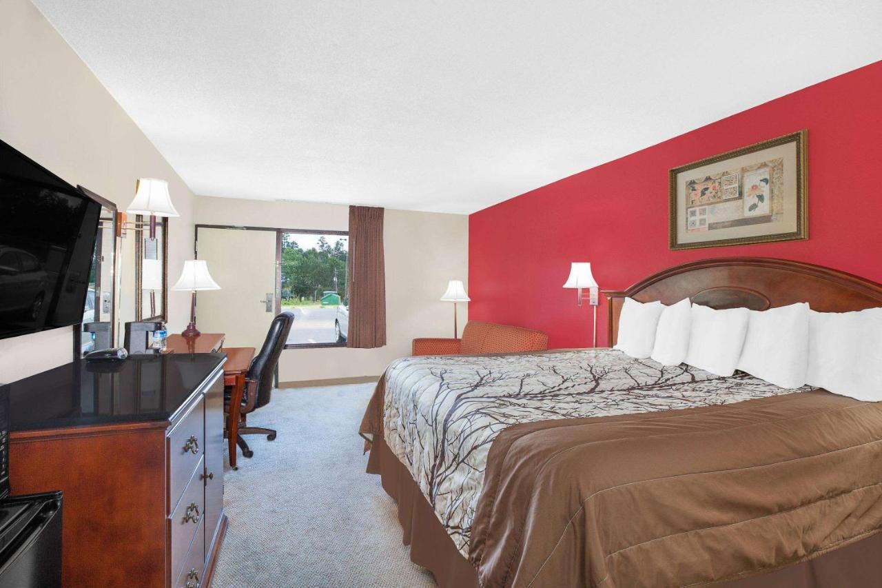 | Days Inn by Wyndham Newton