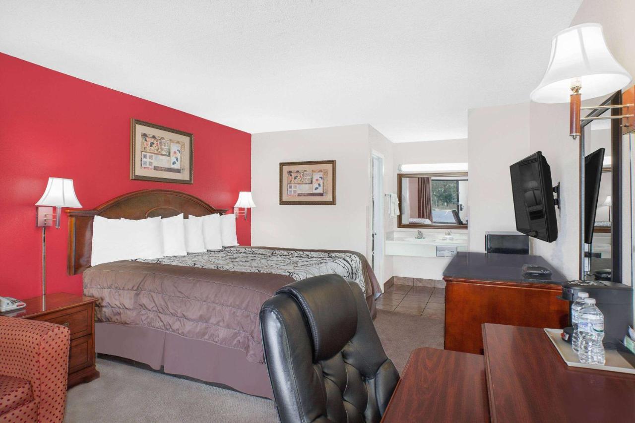 | Days Inn by Wyndham Newton