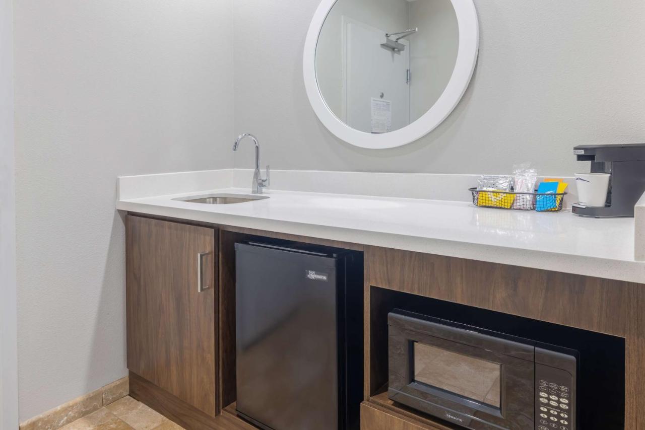 King Studio - Non-Smoking at Hampton Inn & Suites Brenham