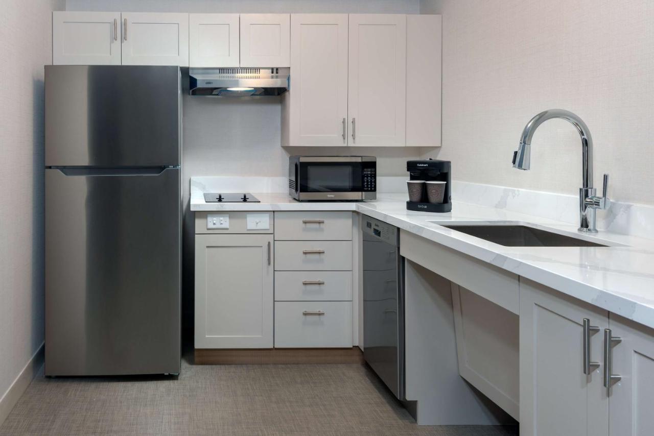 | Homewood Suites by Hilton Buffalo/Airport
