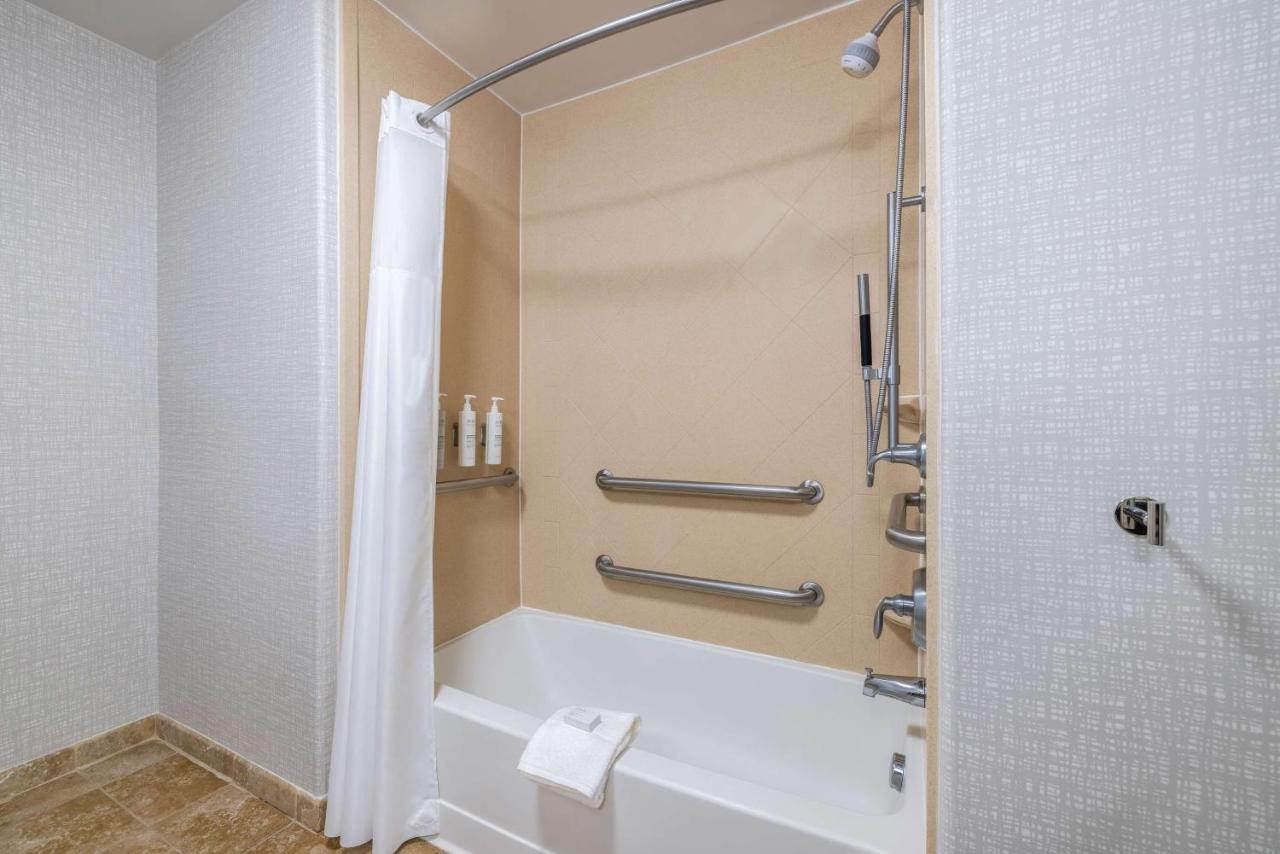 King Room - Disability Access/Non-Smoking at Hampton Inn & Suites Brenham