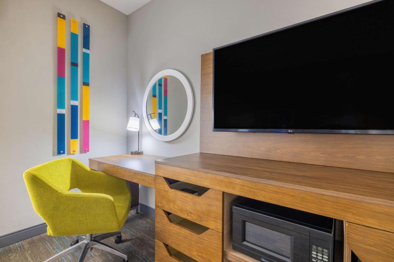 King Room with Sofa Bed - Non-Smoking at Hampton Inn & Suites Brenham
