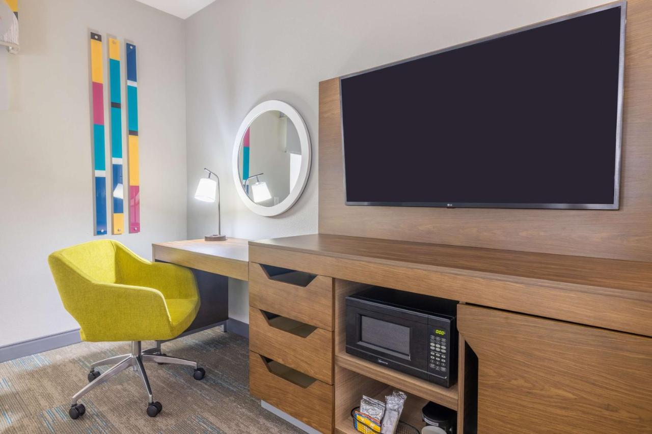 King Room - Non-Smoking at Hampton Inn & Suites Brenham