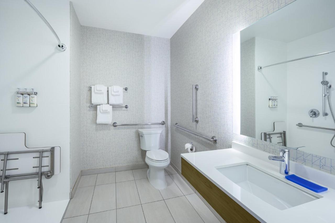 | Holiday Inn Express & Suites Phoenix East - Gilbert, an IHG Hotel