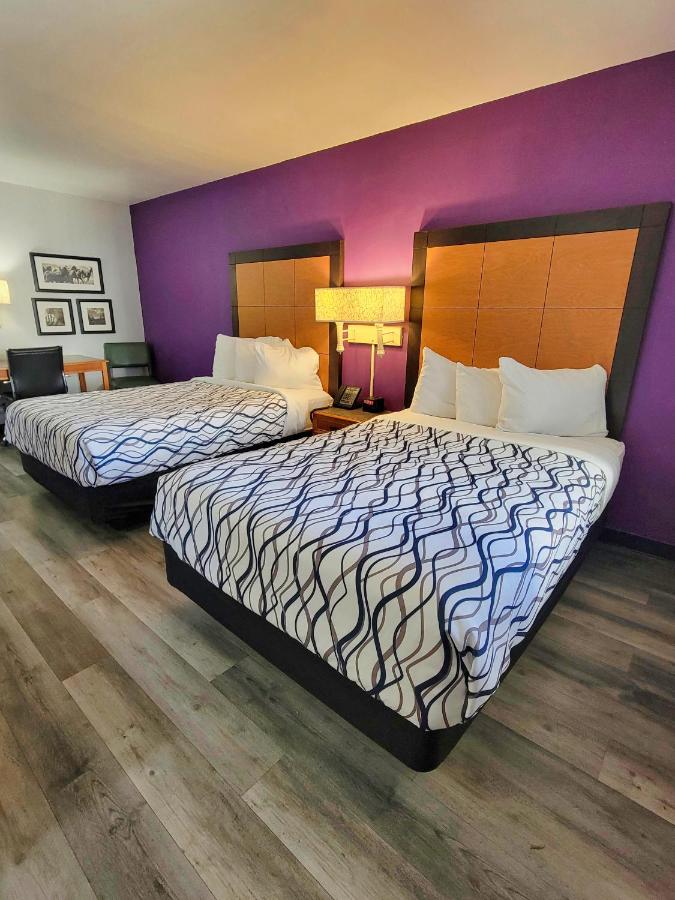 Double Room with Two Double Beds and Bath Tub - Mobility/Hearing Accessible - Non-Smoking at Travelodge by Wyndham Amarillo West Medical Center
