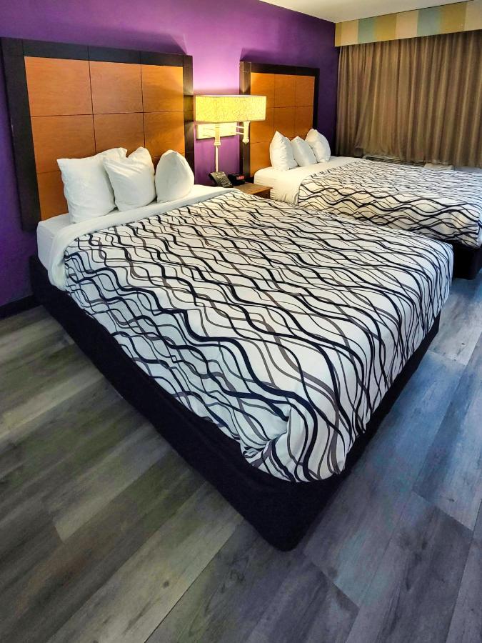 Double Room with Two Double Beds and Bath Tub - Mobility/Hearing Accessible - Non-Smoking at Travelodge by Wyndham Amarillo West Medical Center