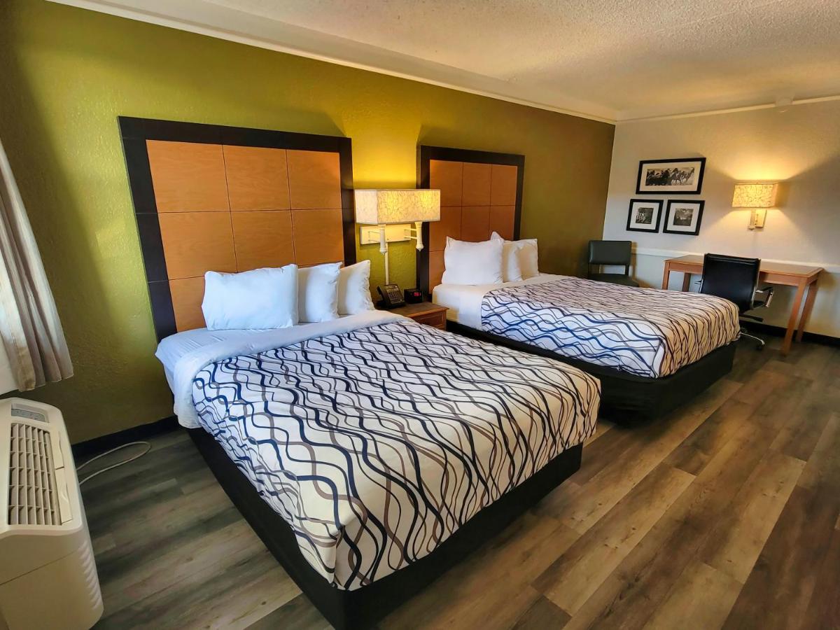 Double Room with Two Double Beds and Bath Tub - Mobility/Hearing Accessible - Non-Smoking at Travelodge by Wyndham Amarillo West Medical Center