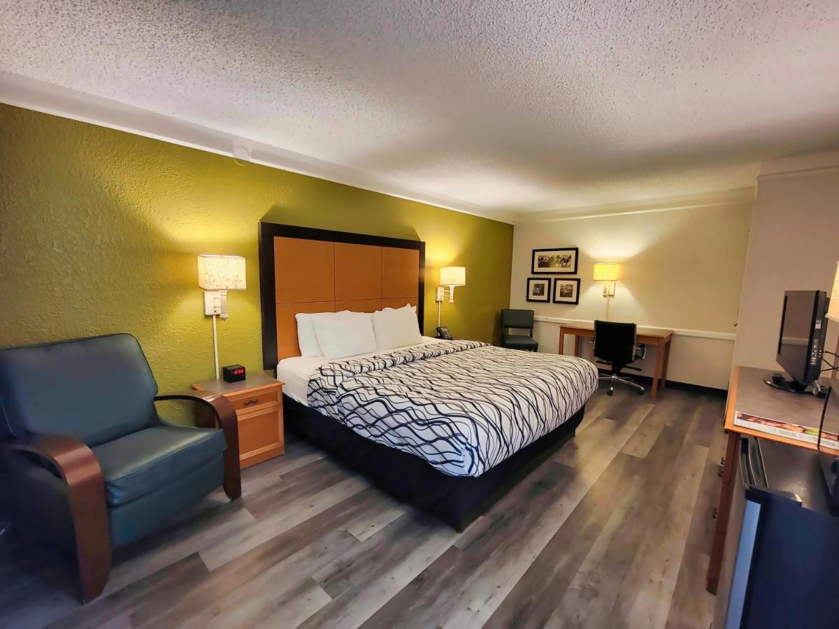 King Room at Travelodge by Wyndham Amarillo West Medical Center