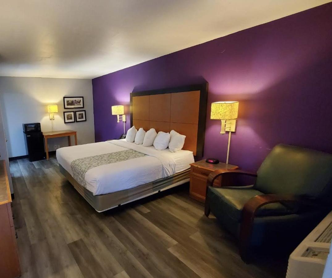 King Room at Travelodge by Wyndham Amarillo West Medical Center