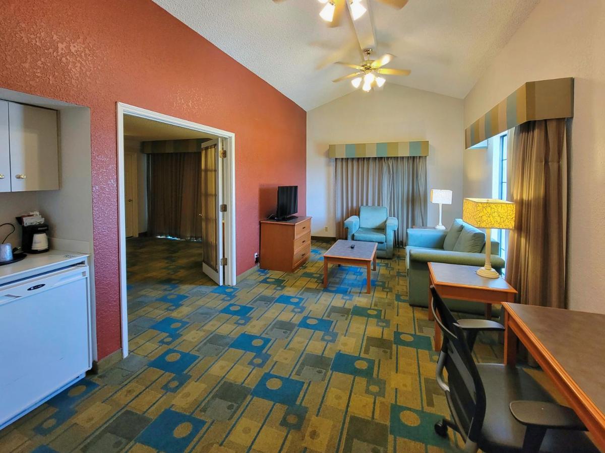 One Bedroom King Suite at Travelodge by Wyndham Amarillo West Medical Center