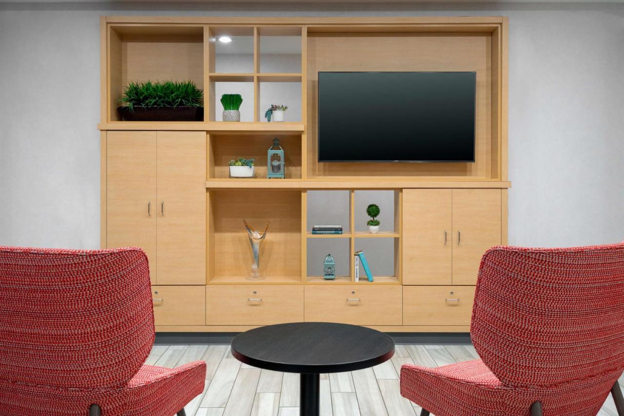| Home2 Suites by Hilton Buffalo Airport/ Galleria Mall