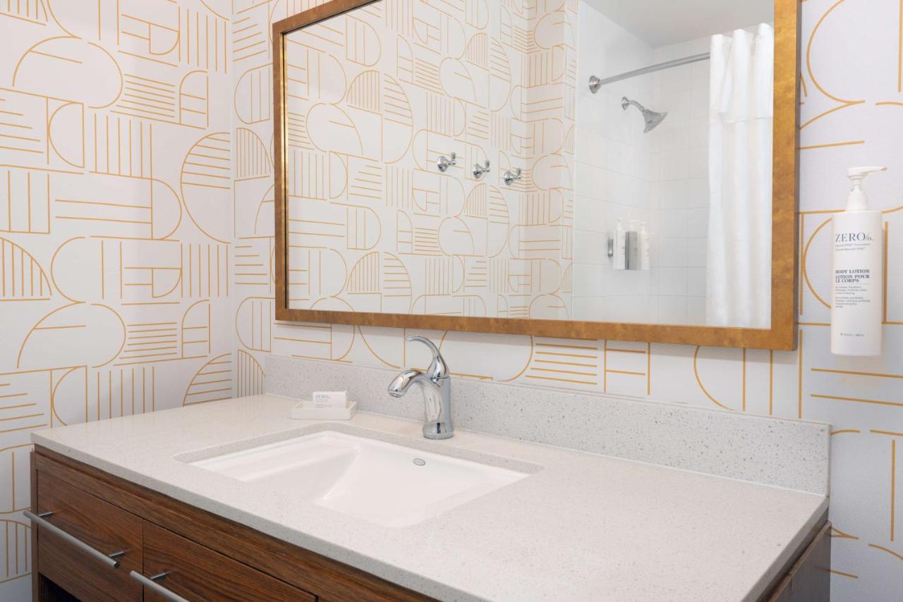 | Home2 Suites by Hilton Buffalo Airport/ Galleria Mall