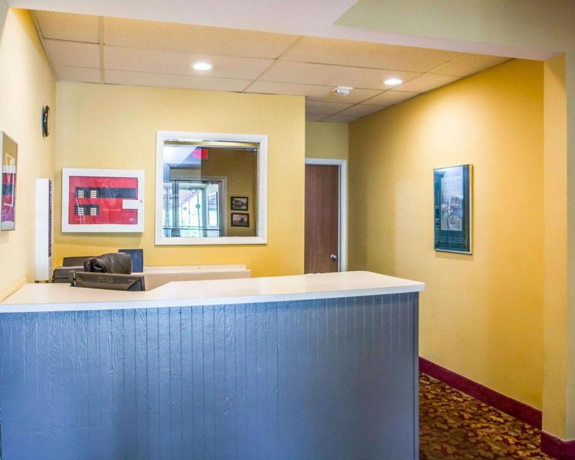 | Rodeway Inn Lakeville