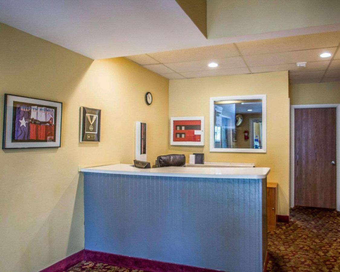 | Rodeway Inn Lakeville