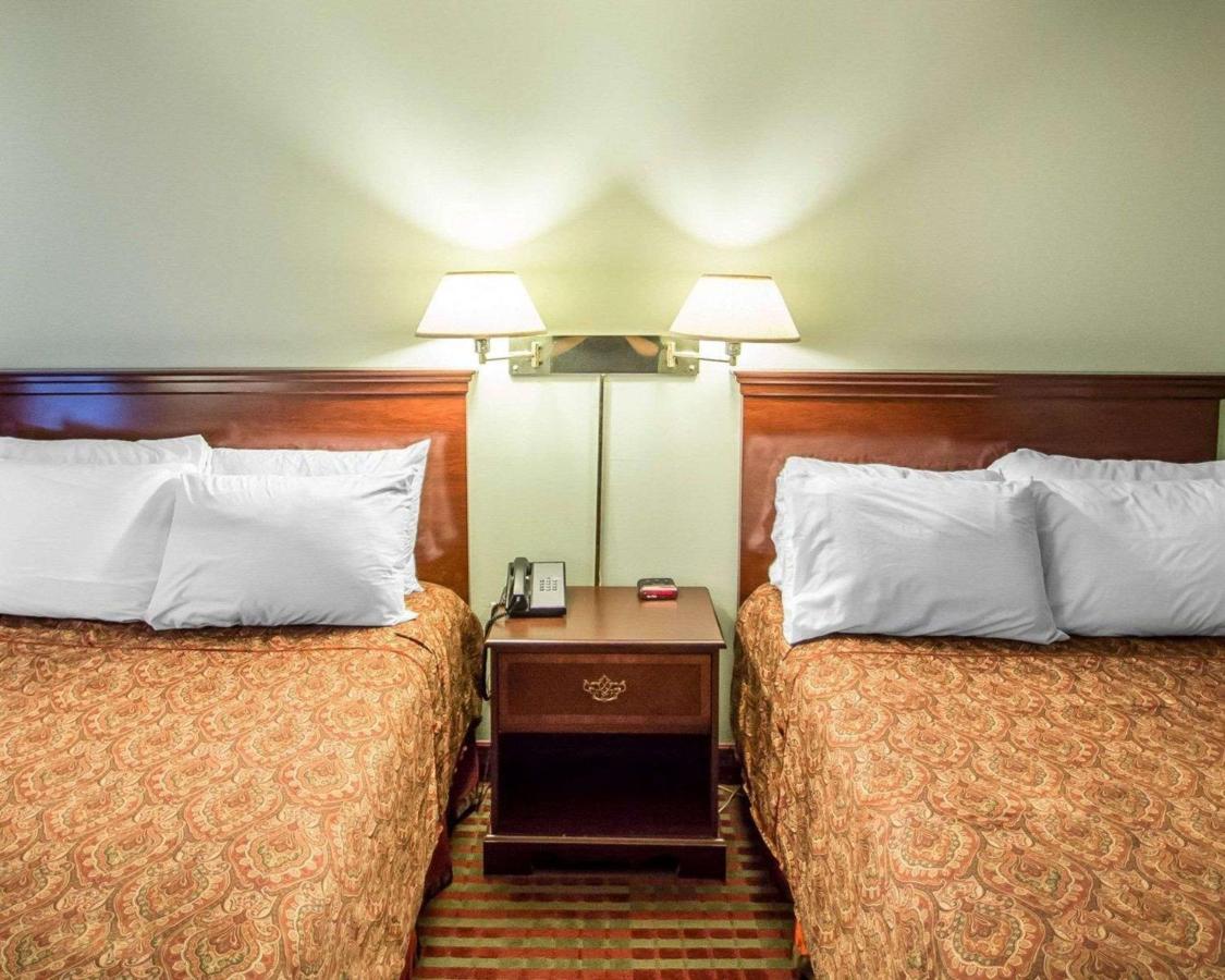 | Rodeway Inn Lakeville