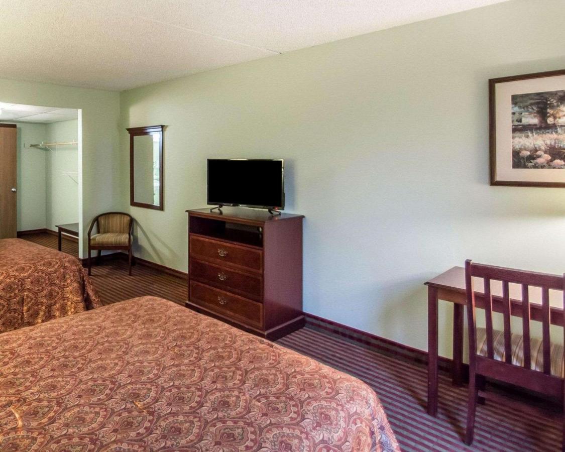 | Rodeway Inn Lakeville