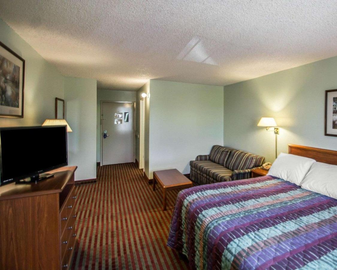 | Rodeway Inn Lakeville
