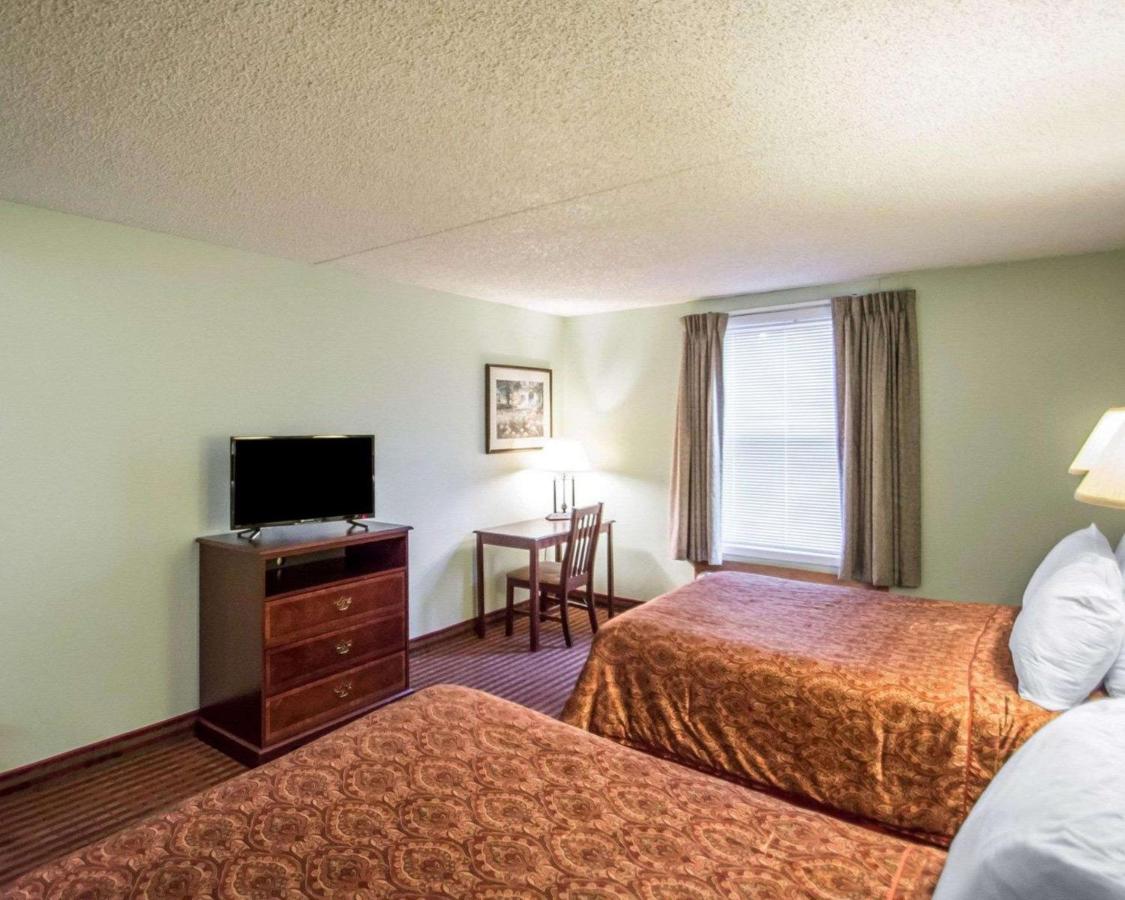| Rodeway Inn Lakeville