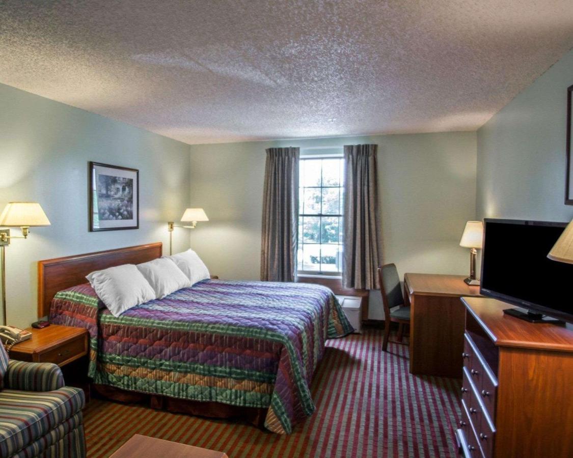 | Rodeway Inn Lakeville