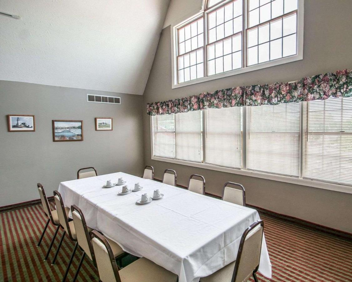 | Rodeway Inn Lakeville