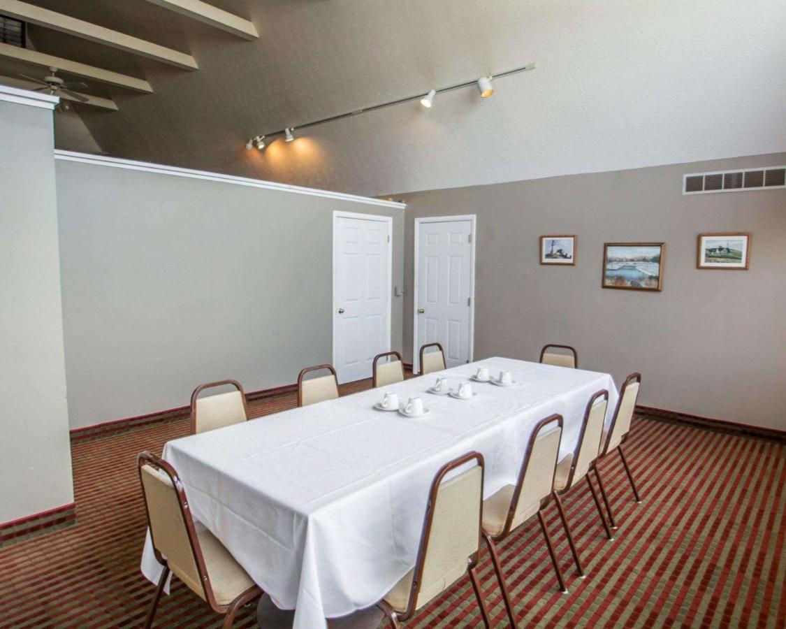 | Rodeway Inn Lakeville