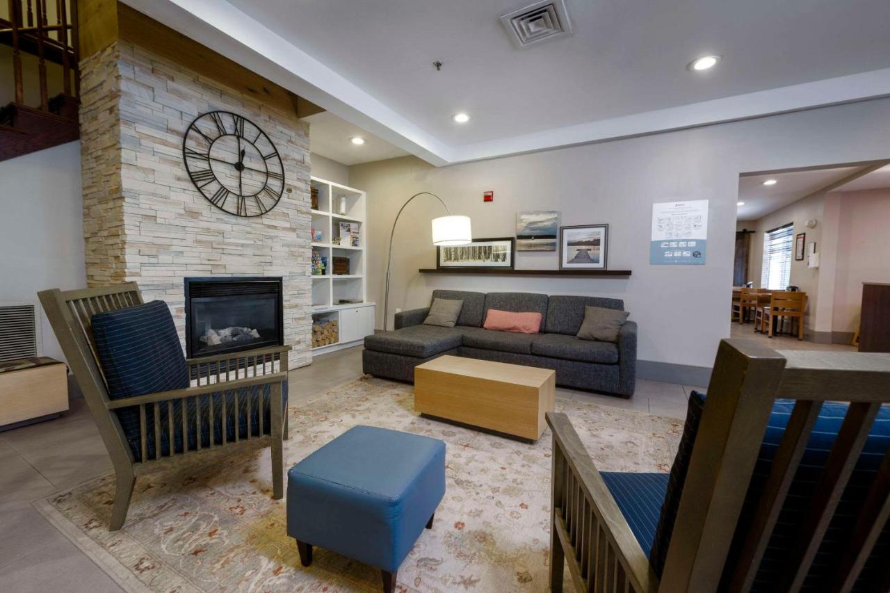 | Country Inn & Suites by Radisson Lake George