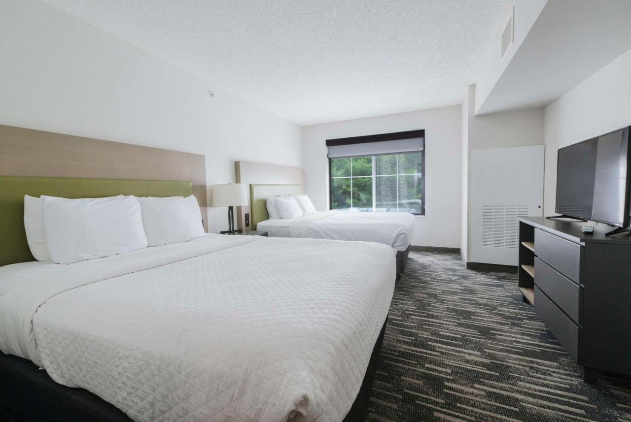 | Country Inn & Suites by Radisson Lake George