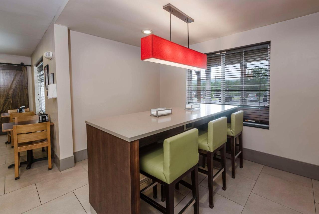 | Country Inn & Suites by Radisson Lake George