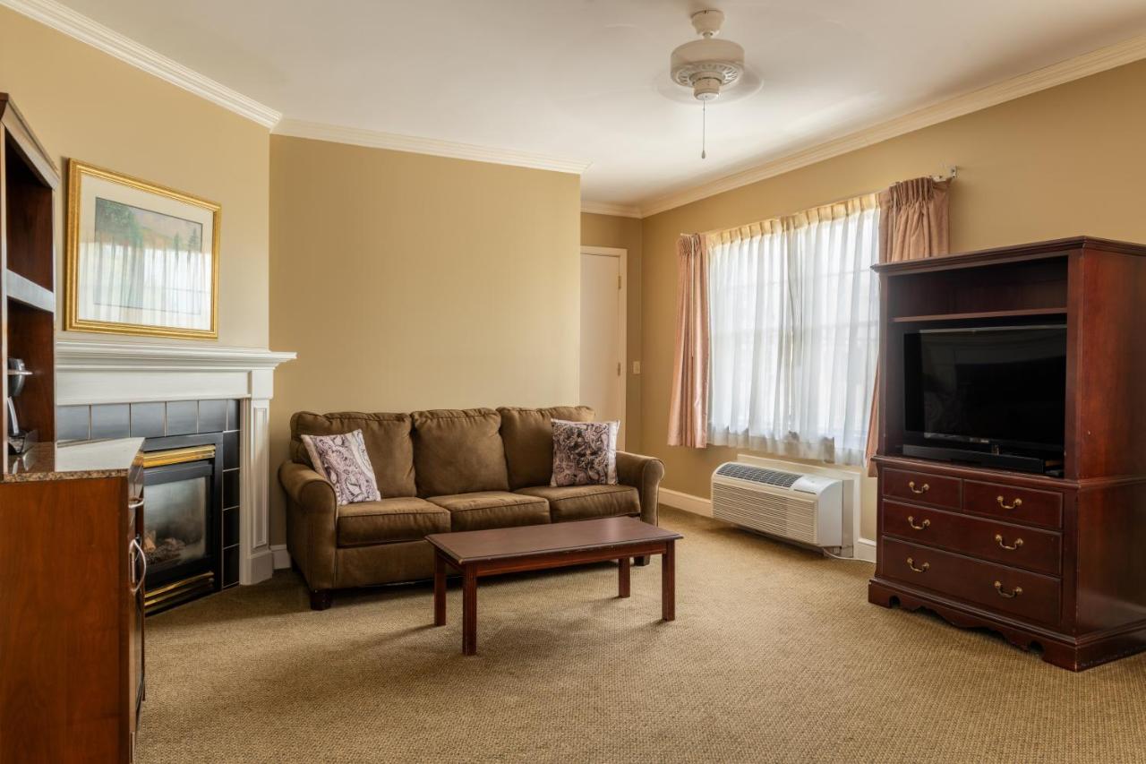 Superior Room at The Bethel Resort & Suites