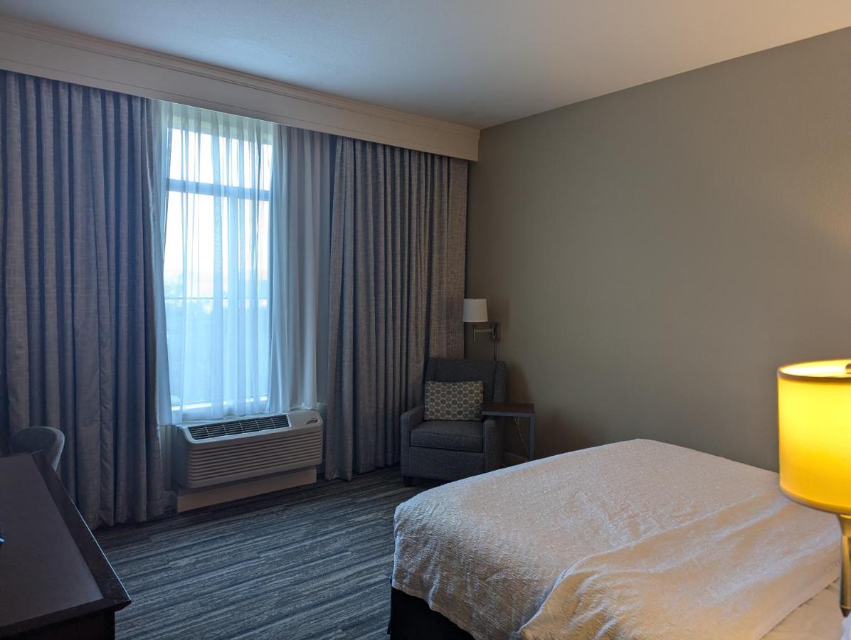 | Hampton Inn & Suites Cazenovia, NY