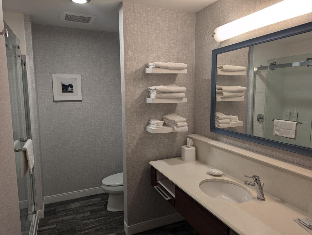 | Hampton Inn & Suites Cazenovia, NY
