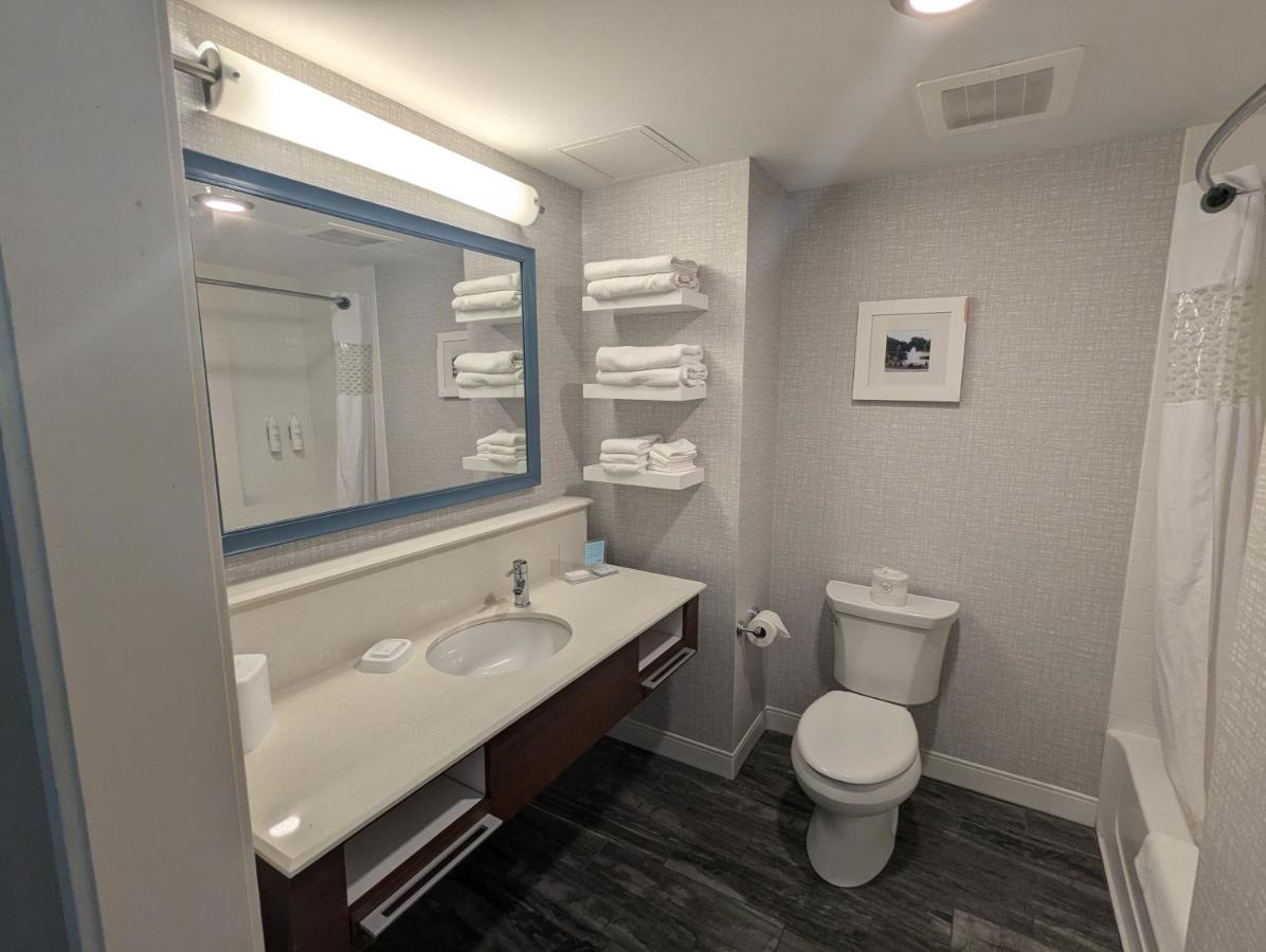 | Hampton Inn & Suites Cazenovia, NY