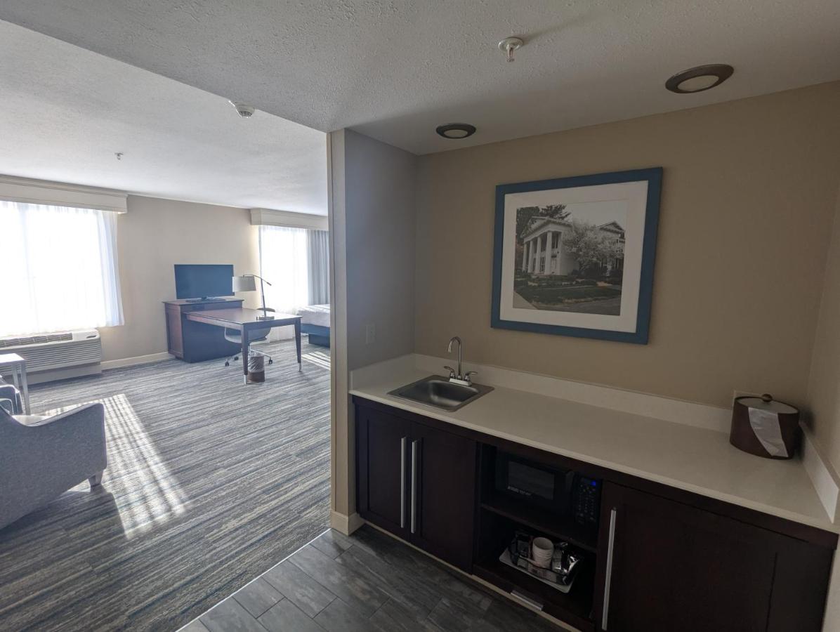 | Hampton Inn & Suites Cazenovia, NY