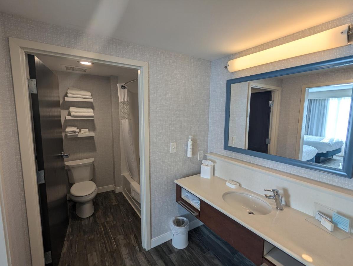 | Hampton Inn & Suites Cazenovia, NY