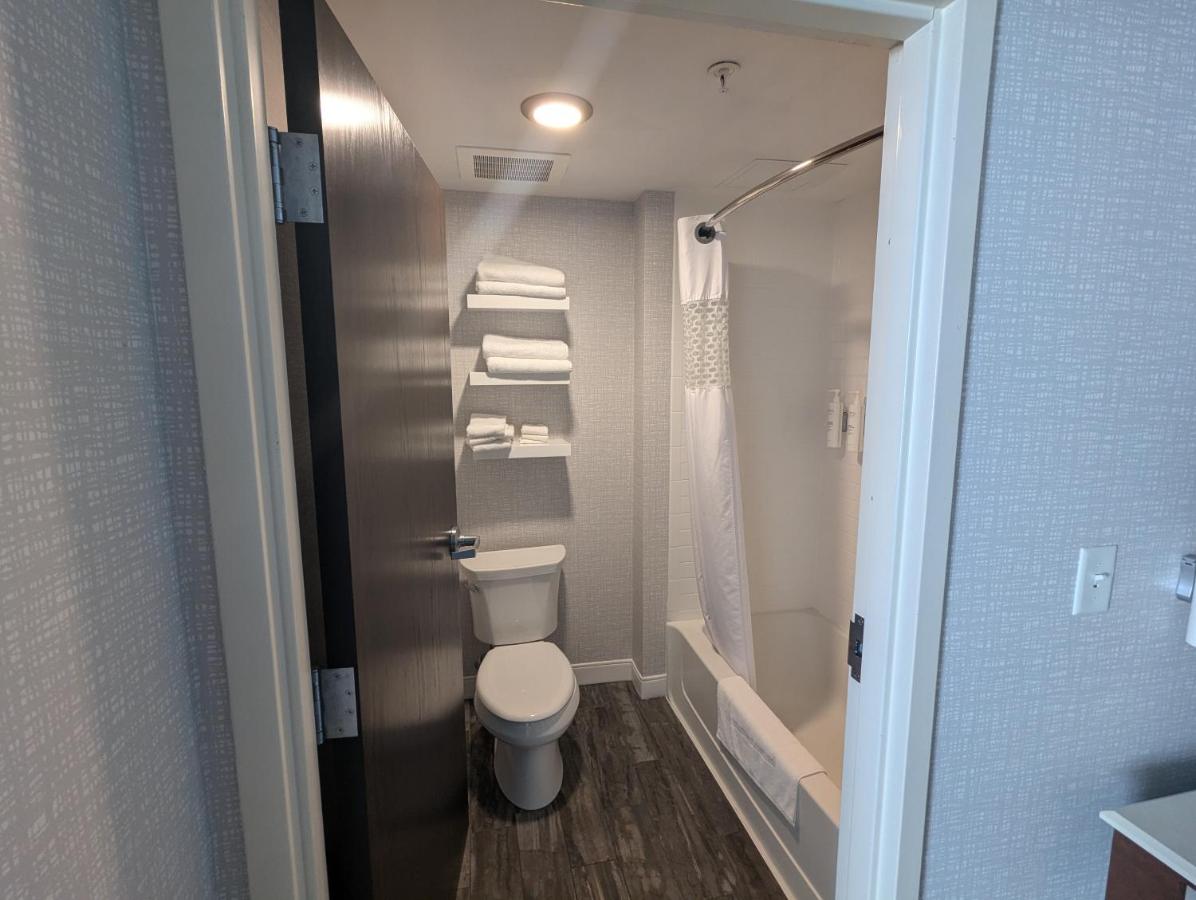 | Hampton Inn & Suites Cazenovia, NY