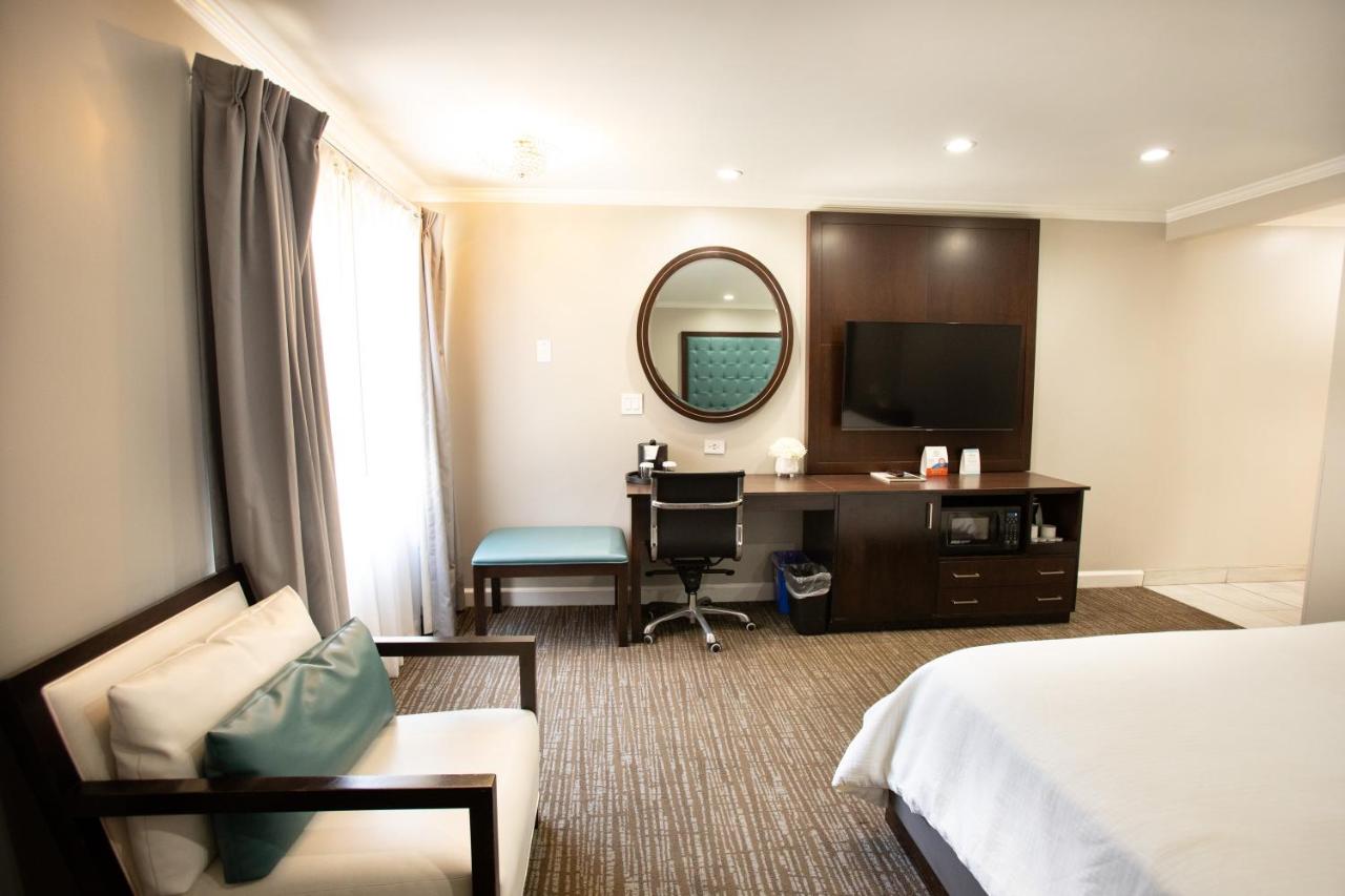 | Munras Inn