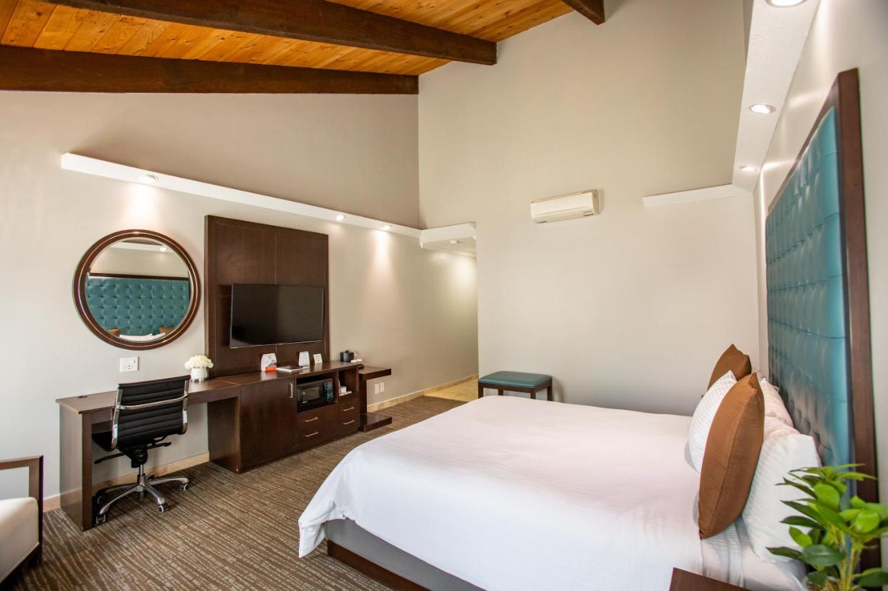| Munras Inn
