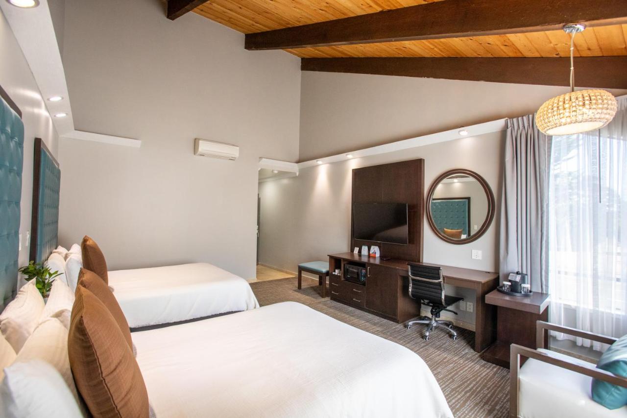 Deluxe Room with 2 queen beds at Munras Inn