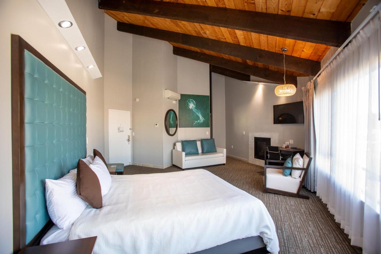 | Munras Inn