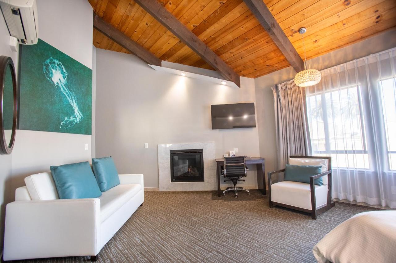 Deluxe Family Room at Munras Inn
