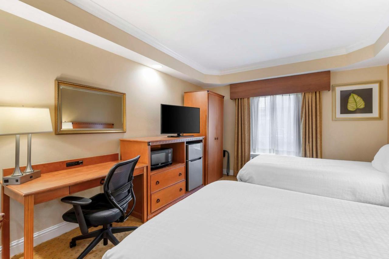Double Room with Two Double Beds - Disability Access/hearing Accessible at Best Western Plus Kingsland