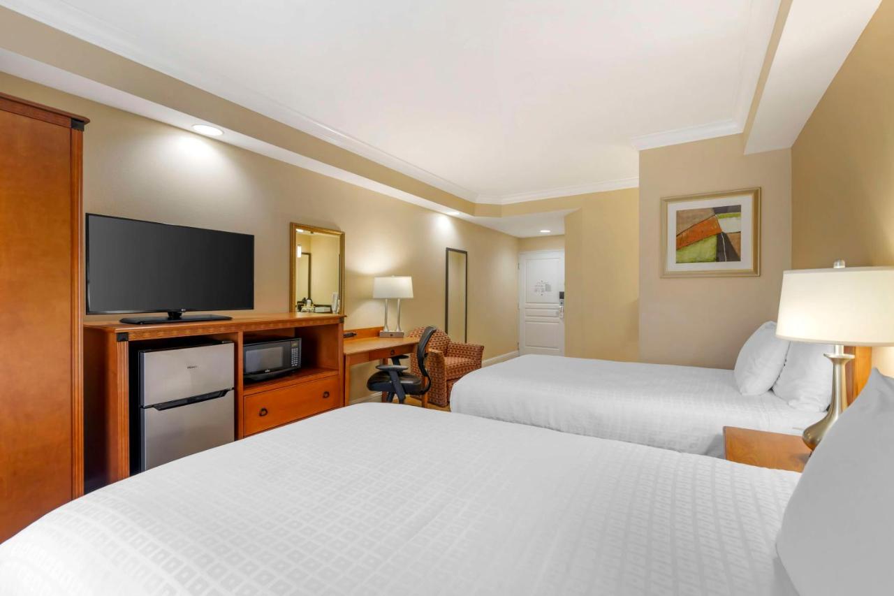 Double Room with Two Double Beds with Roll-in Shower - Hearing Accessible at Best Western Plus Kingsland